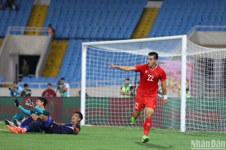 Tiến Linh thể hiện phẩm chất, mở tỷ số cho đội tuyển Việt Nam. (Ảnh: SƠN TÙNG)