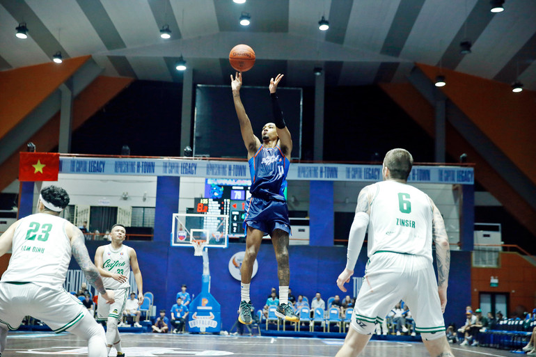 Hanoi Buffaloes giành lợi thế sau hiệp 3. (Ảnh: VBA)