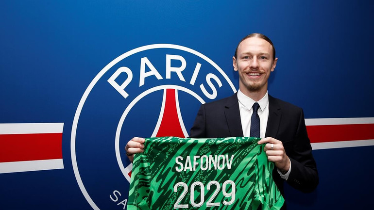 Safonov được PSG cho phép sang Việt Nam thi đấu cùng đội tuyển Nga. (Ảnh: PSG)