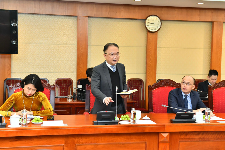 Đại diện các Trưởng Cơ quan đại diện Việt Nam ở nước ngoài phát biểu tại buổi gặp mặt. Đại diện các Trưởng Cơ quan đại diện Việt Nam ở nước ngoài phát biểu tại buổi gặp mặt.