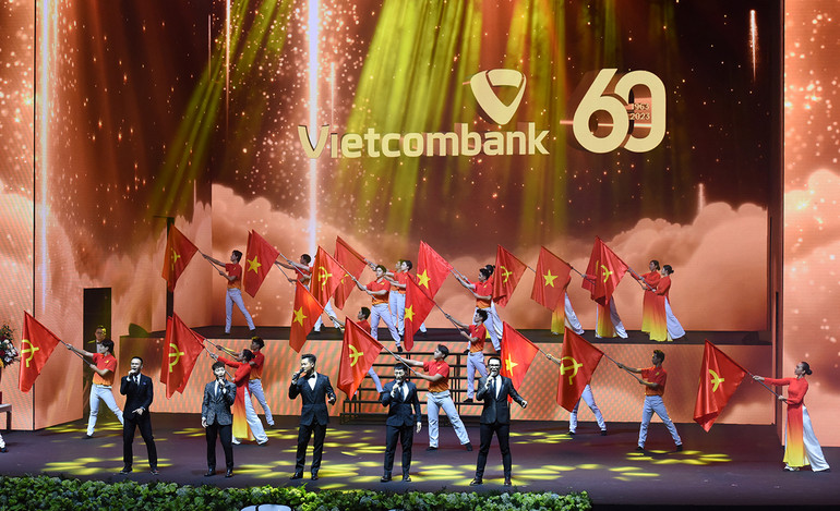 Chương trình biểu diễn nghệ thuật mở đầu cho buổi lễ.