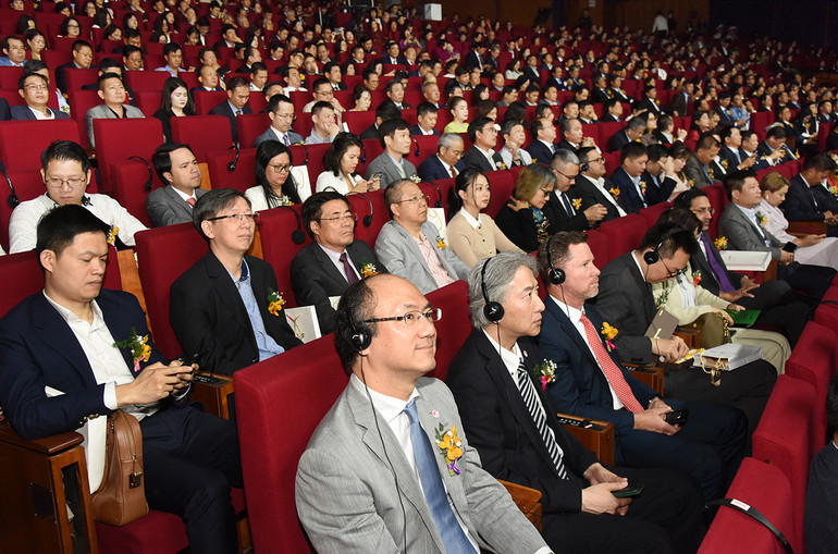 Các đại biểu tham dự buổi lễ kỷ niệm.