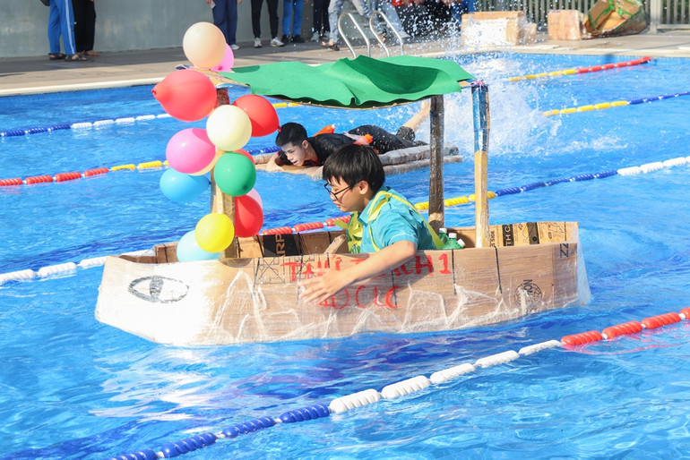 Học sinh thử thách sinh tồn. Học sinh thử thách sinh tồn.