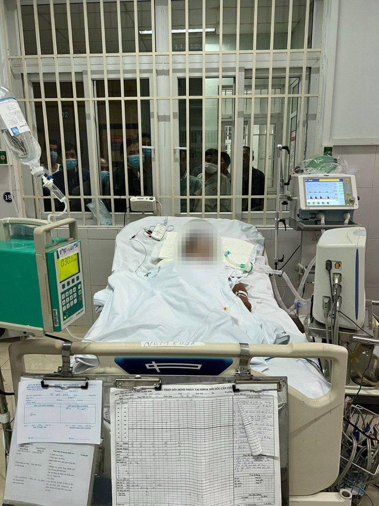 10 bệnh nhân đã bị ngộ độc, trong đó có 1 trường hợp tử vong. (Ảnh bệnh viện cung cấp)