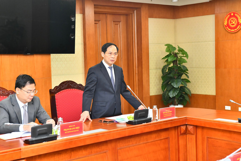 Đồng chí Bùi Thanh Sơn phát biểu tại buổi gặp mặt. Đồng chí Bùi Thanh Sơn phát biểu tại buổi gặp mặt.