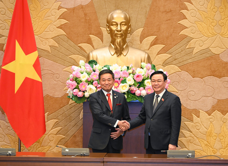 Chủ tịch Quốc hội Vương Đình Huệ với lãnh đạo Liên đoàn các tổ chức kinh tế Nhật Bản tại buổi tiếp.