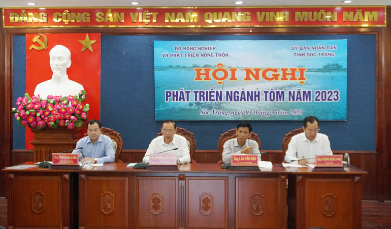 Lãnh đạo Bộ Nông nghiệp và Phát triển nông thôn và tỉnh Sóc Trăng chủ trì hội nghị.