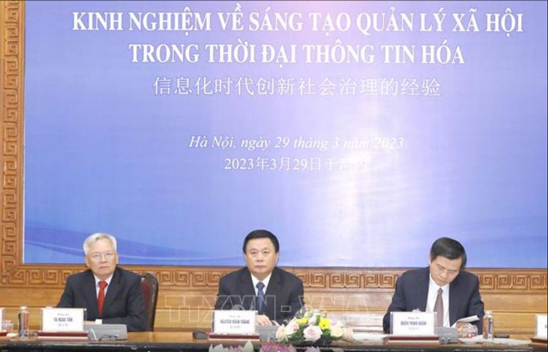 Các đồng chí chủ trì hội thảo.