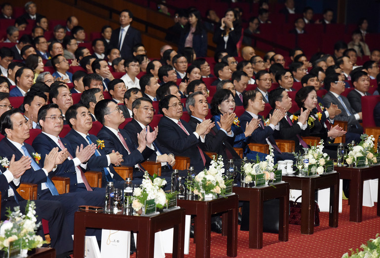 Thủ tướng Phạm Minh Chính và các đại biểu dự Lễ kỷ niệm 60 năm thành lập Vietcombank.