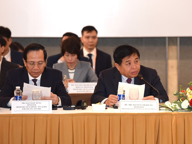 Bộ trưởng Kế hoạch và Đầu tư Nguyễn Chí Dũng phát biểu tại diễn đàn. Bộ trưởng Kế hoạch và Đầu tư Nguyễn Chí Dũng phát biểu tại diễn đàn.