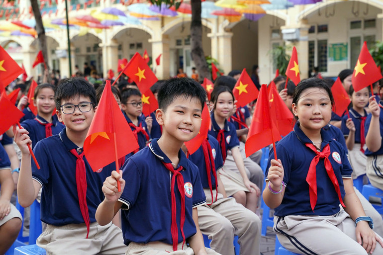 Đông đảo thiếu nhi có mặt tại buổi lễ khai mạc Cuộc thi.