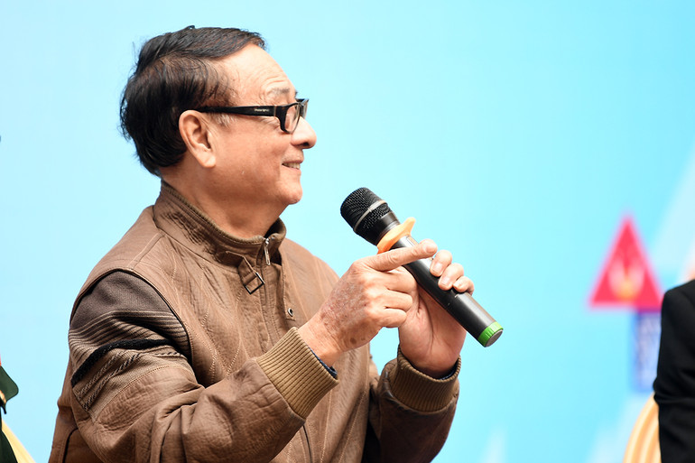 Các khách mời chia sẻ những hồi ức không thể nào quên trong khuôn khổ buổi nói chuyện truyền thống.