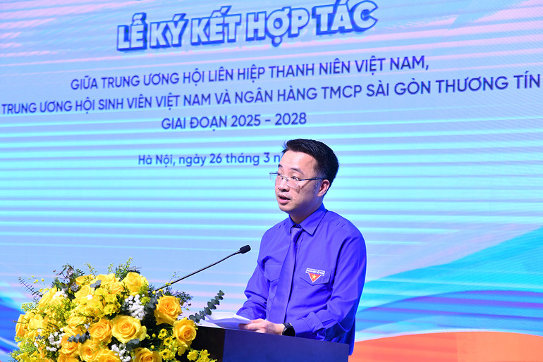 Đồng chí Nguyễn Tường Lâm trao đổi thông tin về các nội dung hợp tác. Đồng chí Nguyễn Tường Lâm trao đổi thông tin về các nội dung hợp tác.