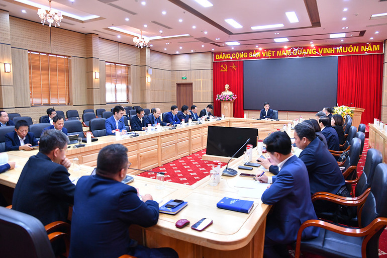 Toàn cảnh các tổ thảo luận.