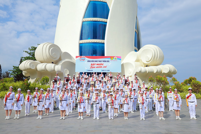 Thiếu nhi các địa phương trên cả nước cùng trình diễn trống kèn hưởng ứng chương trình.