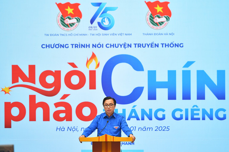 Đồng chí Nguyễn Đức Nguyên ôn lại truyền thống hào hùng của lực lượng học sinh, sinh viên.