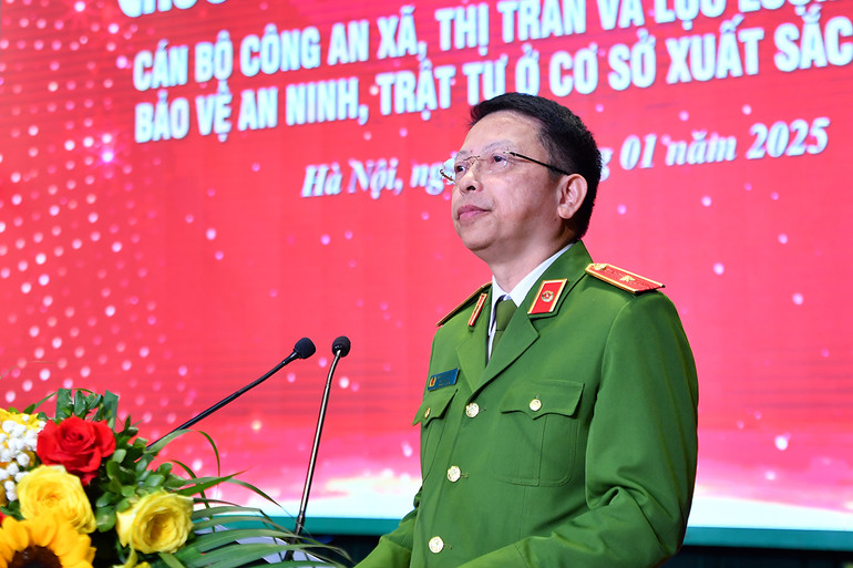 Thiếu tướng Nguyễn Hồng Ky phát biểu ý kiến tại chương trình. Thiếu tướng Nguyễn Hồng Ky phát biểu ý kiến tại chương trình.