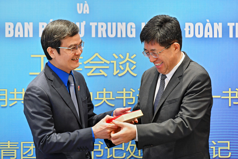 Không khí thân mật tại buổi hội đàm.