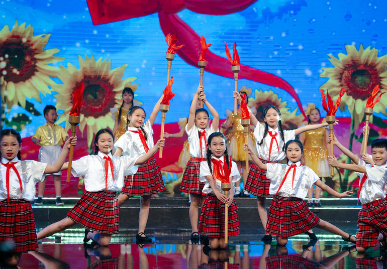 Các nhạc phẩm ngợi ca tình yêu quê hương, đất nước của thiếu nhi.