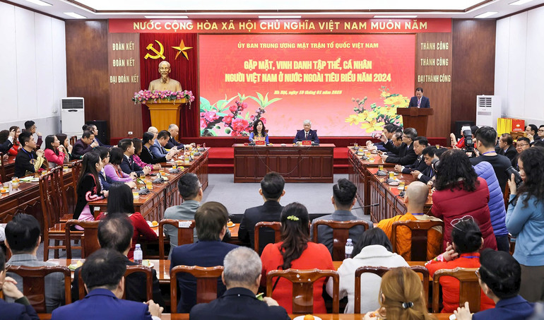 Toàn cảnh buổi gặp mặt. Toàn cảnh buổi gặp mặt.