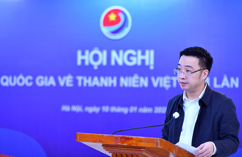 Bí thư Trung ương Đoàn, Chủ tịch Hội Liên hiệp Thanh niên Việt Nam, Phó Chủ nhiệm Thường trực Ủy ban quốc gia về Thanh niên Việt Nam Nguyễn Tường Lâm báo cáo công tác triển khai nhiệm vụ của Ủy ban năm 2024.