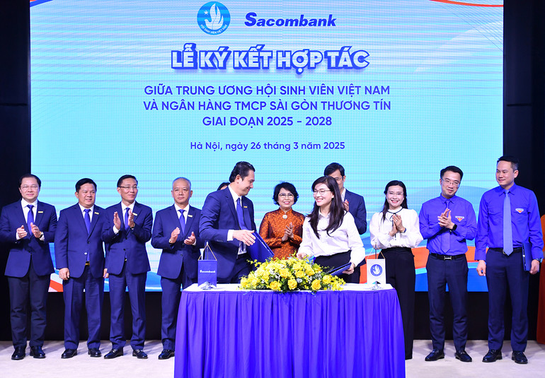 Đại diện Trung ương Hội Sinh viên Việt Nam và Sacombank trao đổi biên bản hợp tác. Đại diện Trung ương Hội Sinh viên Việt Nam và Sacombank trao đổi biên bản hợp tác.