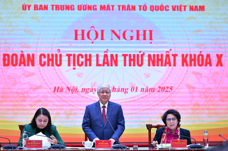 Đồng chí Đỗ Văn Chiến điều hành Hội nghị. Đồng chí Đỗ Văn Chiến điều hành Hội nghị.