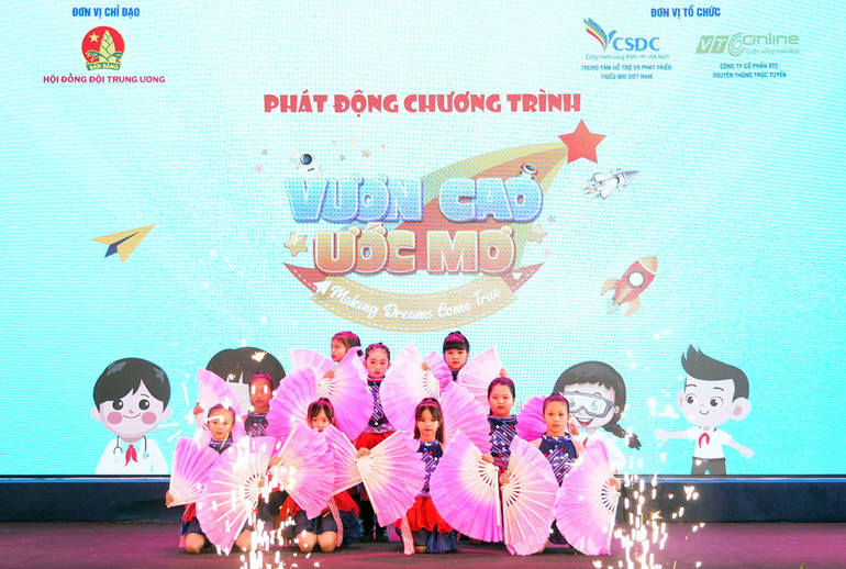 Các tiết mục văn nghệ tại chương trình. Các tiết mục văn nghệ tại chương trình.