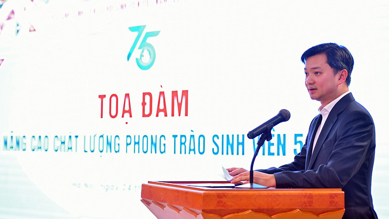 Đồng chí Nguyễn Minh Triết chia sẻ ý kiến về phong trào "Sinh viên 5 tốt".