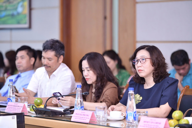 Các đại biểu tại buổi lễ.