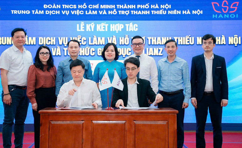 Đại diện các bên ký kết hợp tác hướng nghiệp, tuyển sinh trong khuôn khổ Tọa đàm.