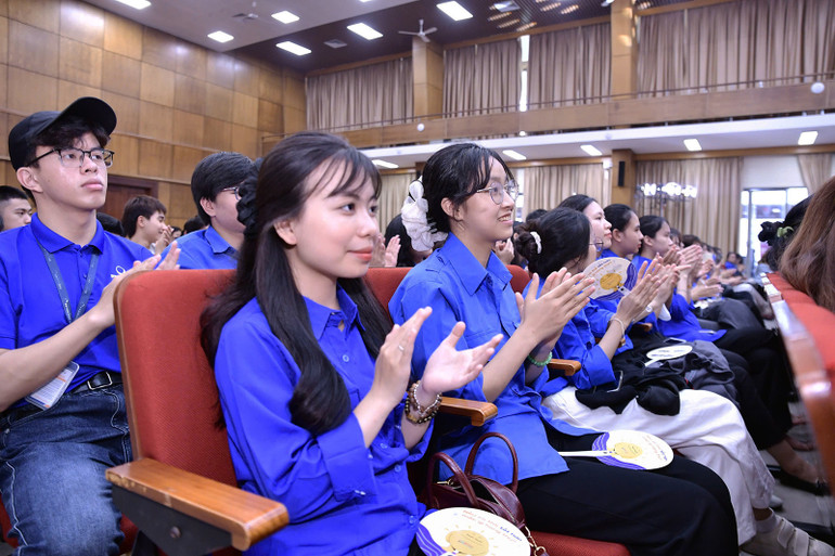 Hàng nghìn đoàn viên, thanh niên, sinh viên đến với Ngày hội. Hàng nghìn đoàn viên, thanh niên, sinh viên đến với Ngày hội.