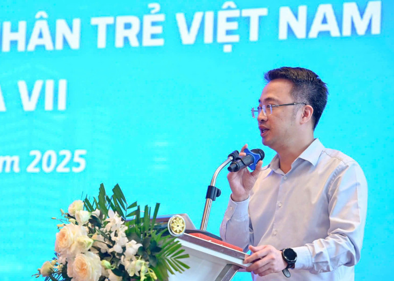 Đồng chí Nguyễn Tường Lâm phát biểu ý kiến tại hội nghị.