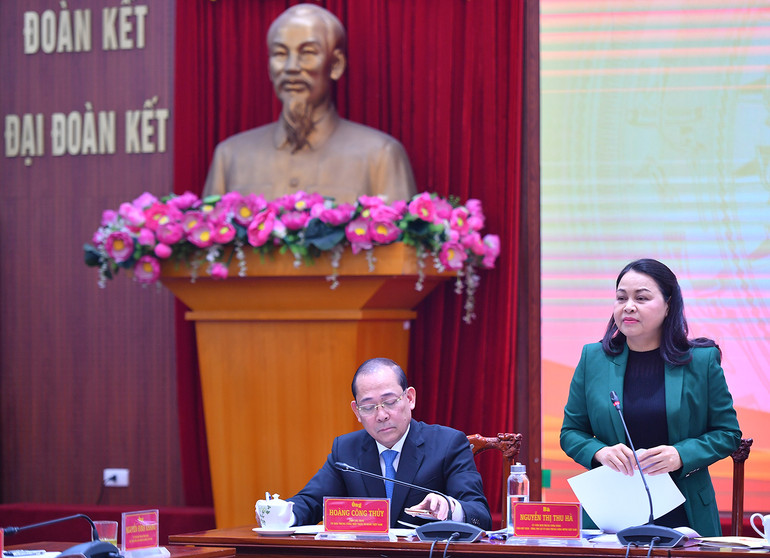 Đồng chí Nguyễn Thị Thu Hà đọc tờ trình tại Hội nghị. Đồng chí Nguyễn Thị Thu Hà đọc tờ trình tại Hội nghị.