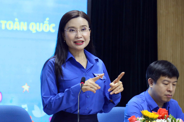 Đồng chí Nguyễn Phạm Duy Trang cung cấp thông tin về Đại hội.