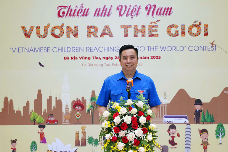 Đồng chí Lê Anh Quân phát biểu ý kiến, cung cấp thông tin về Sân chơi.