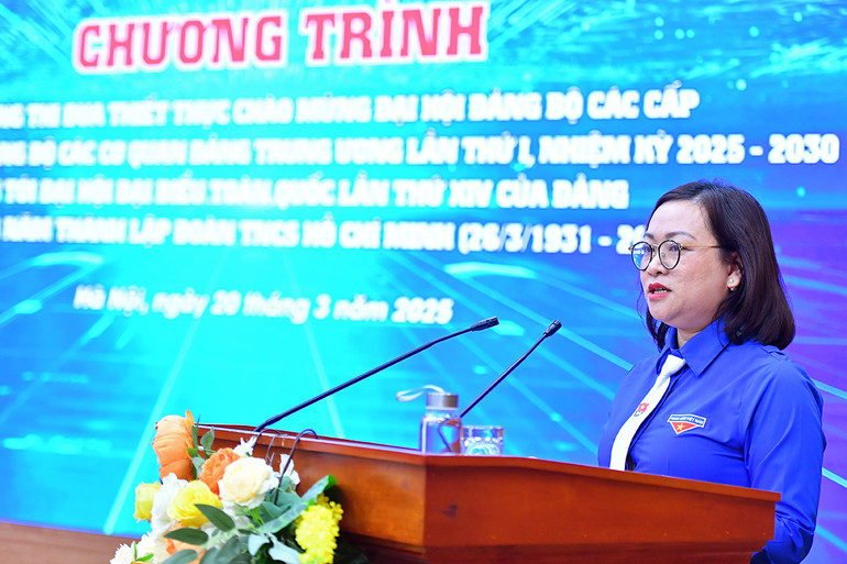 Đồng chí Trần Thị Ngọc Quỳnh phát biểu nhận nhiệm vụ.