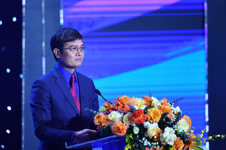 Đồng chí Bùi Quang Huy đọc diễn văn kỷ niệm 94 năm Ngày thành lập Đoàn Thanh niên Cộng sản Hồ Chí Minh.