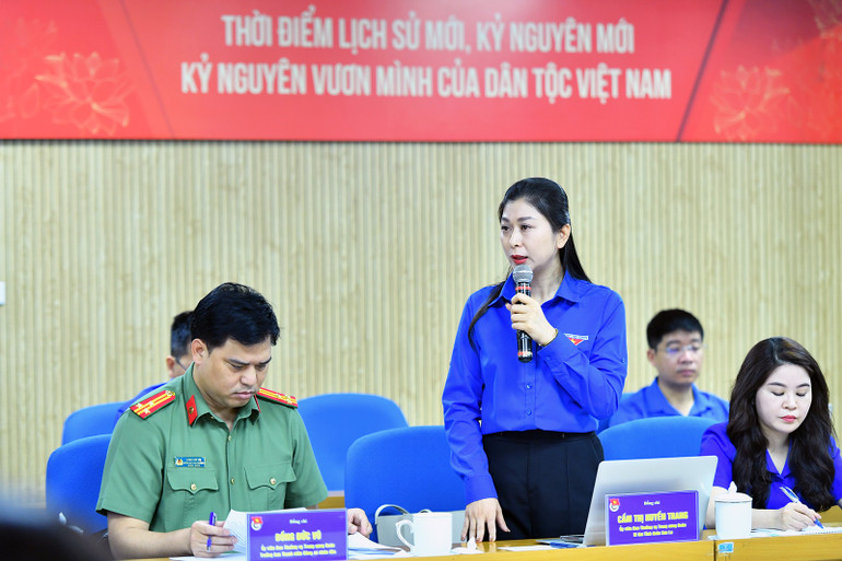 Các đại biểu thảo luận tại hội nghị. Các đại biểu thảo luận tại hội nghị.