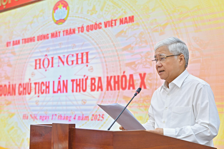 Đồng chí Đỗ Văn Chiến phát biểu khai mạc Hội nghị.