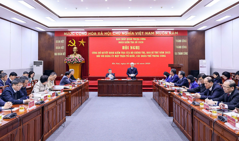 Đồng chí Đỗ Văn Chiến phát biểu ý kiến tại Hội nghị.