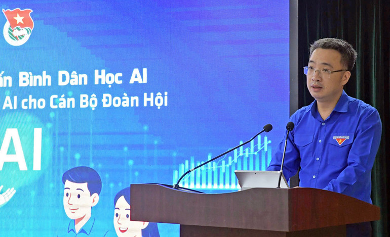 Đồng chí Nguyễn Tường Lâm phát biểu ý kiến tại lễ khai mạc chương trình tập huấn.