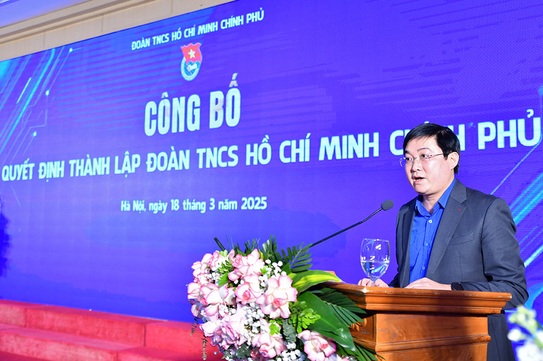 Trưởng Ban Tổ chức-Kiểm tra Trung ương Đoàn Bùi Minh Tuấn đọc quyết định thành lập Đoàn Thanh niên Chính phủ với 51 cơ sở trực thuộc.