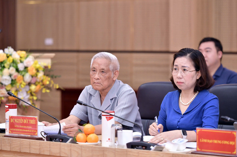 Đại diện Trung ương Hội Nông dân Việt Nam lắng nghe ý kiến của các đại biểu.