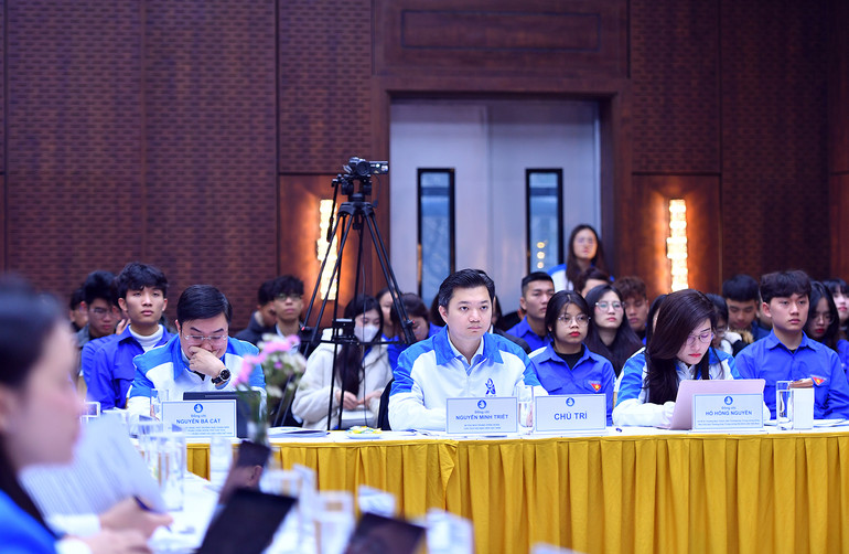 Cán bộ Đoàn, đoàn viên, thanh niên tại các điểm cầu trên cả nước. Cán bộ Đoàn, đoàn viên, thanh niên tại các điểm cầu trên cả nước.