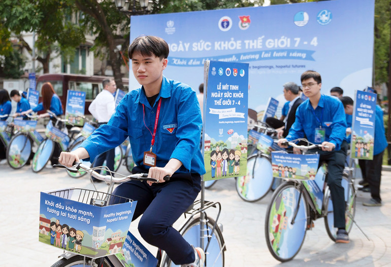 Đoàn viên, thanh niên Thủ đô đạp xe tuyên truyền về Ngày Sức khỏe thế giới năm 2025.