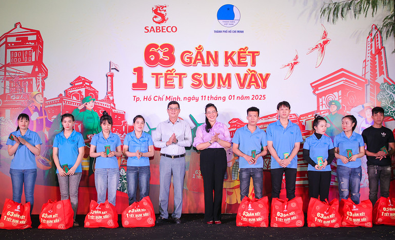 Chương trình "63 gắn kết - 1 Tết sum vầy" tại thành phố Hồ Chí Minh. Chương trình "63 gắn kết - 1 Tết sum vầy" tại thành phố Hồ Chí Minh.