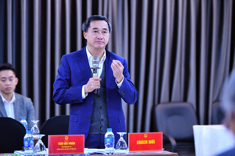 Thứ trưởng Y tế Trần Văn Thuấn, thành viên Ủy ban quốc gia về Thanh niên Việt Nam, đóng góp ý kiến tại Hội nghị.