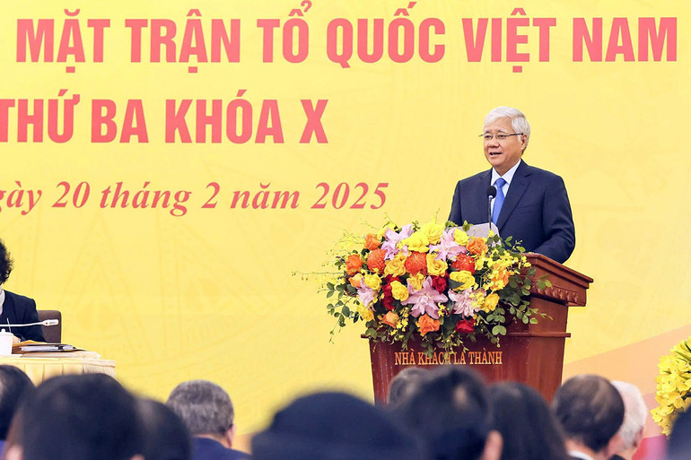 Đồng chí Đỗ Văn Chiến phát biểu khai mạc Hội nghị.