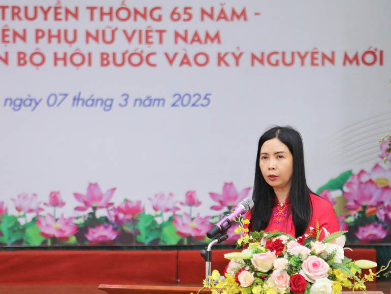 Phó Chủ tịch Hội Liên hiệp Phụ nữ Việt Nam Trần Lan Phương phát biểu ý kiến tại Hội nghị.